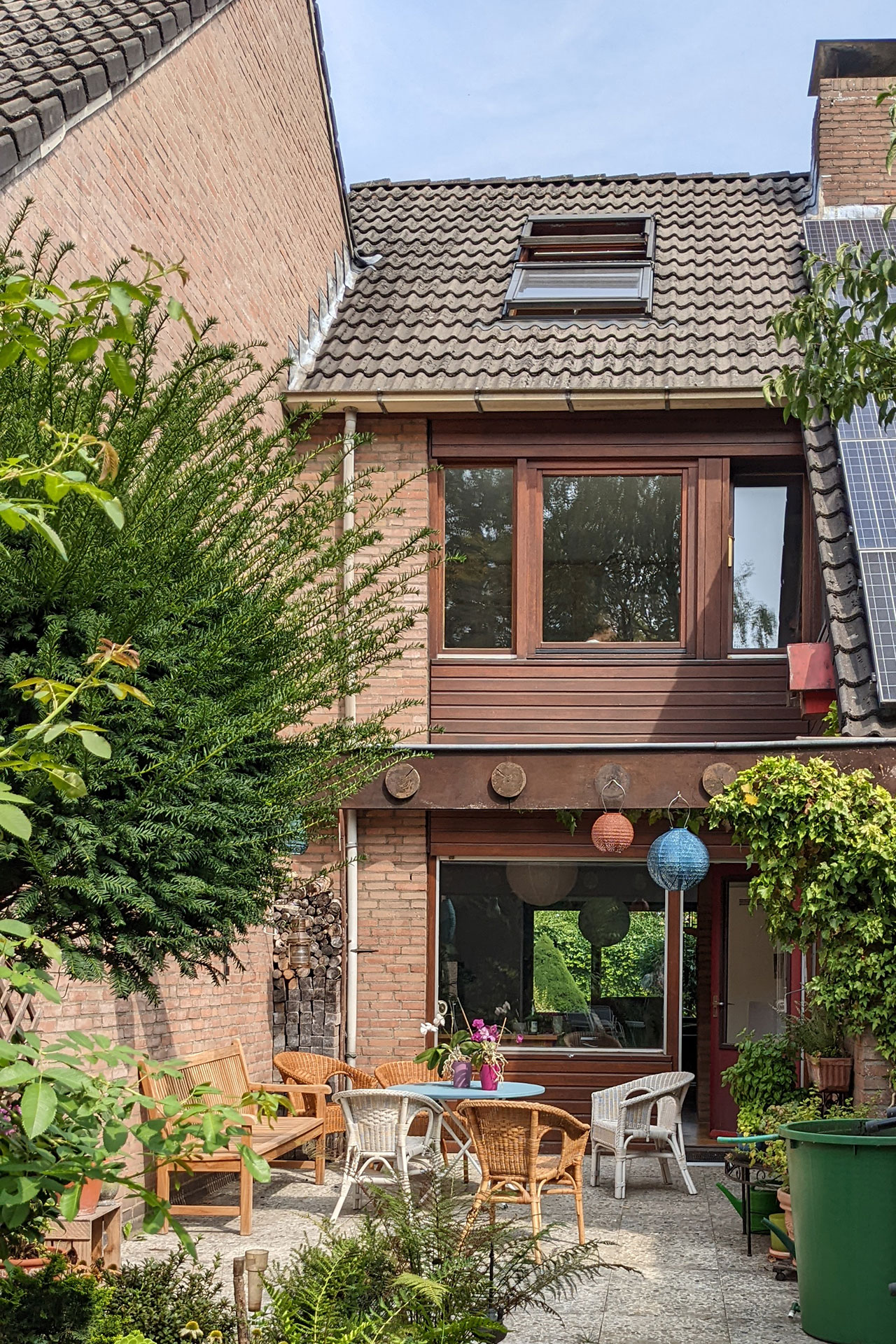 Fenster und Nebeneinganstür – von der Schreinerei Stute gefertigt